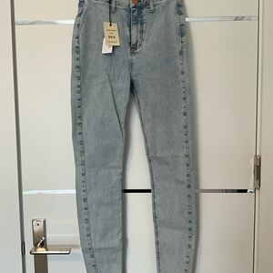 Light Wash High-Rise Skinny Jeans -